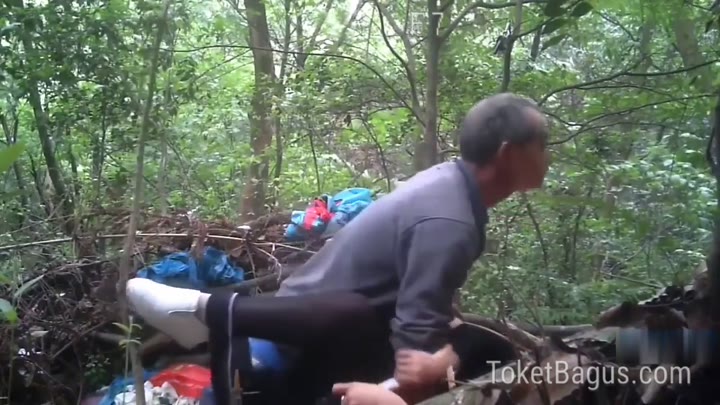04:04 68 Pelajar dientot guru bk dihutan j07wqb81rbgf